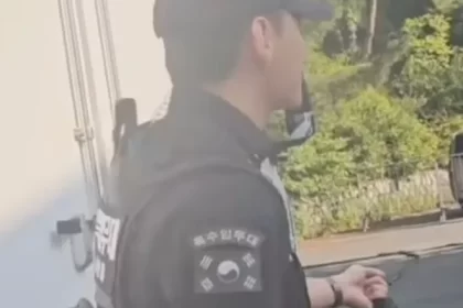 V In Uniform Spotted On Patrol At Festival, Footage Wows Fans