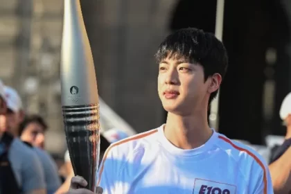Jin Escorted By 30 French National Police While Carrying The Flame For “2024 Paris Olympics”