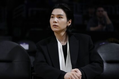 Seoul Police confirms SUGA’s questioning will be held this week + debate arises over whether or not idol’s scooter had a proper license plate