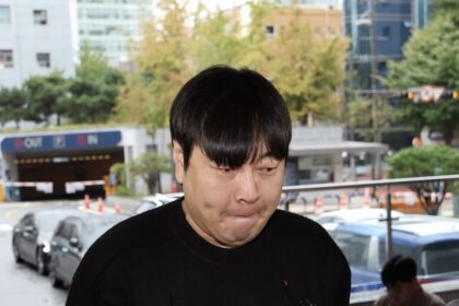 Lee Jin Ho apologizes as he faces police questioning over illegal gambling and fraud charges
